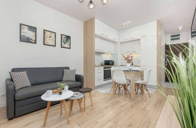 Chlodna 22A | Modern Apartment | Balcony