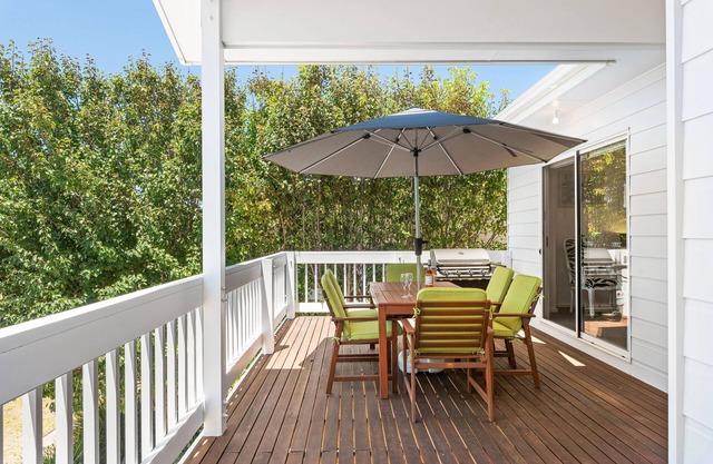 Chloe's Place ~ Aldinga Beach - Airy Family Abode Overlooking a Reserve