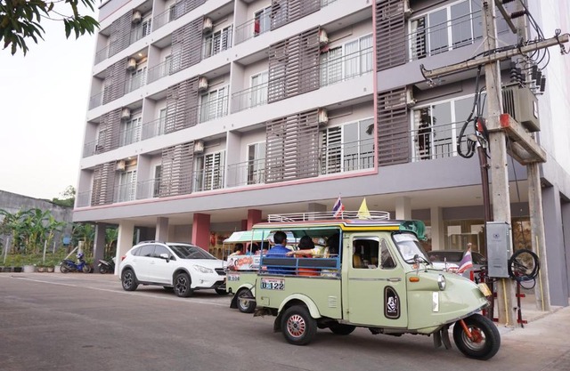 Chompu Nakarin Apartment