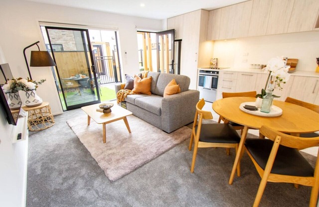 Christchurch Entertainment Hub 2 bed 2 bath w/Park