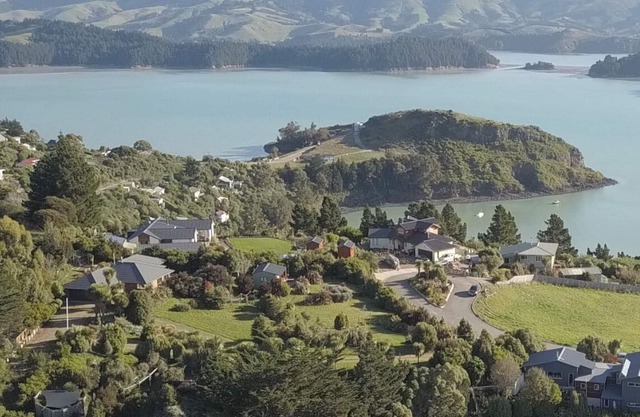 Church Bay cabin: sunny, great views