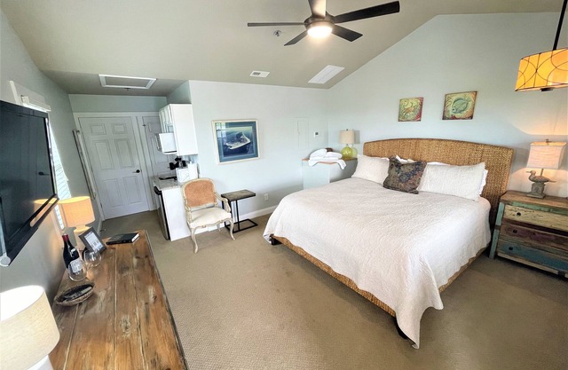 Church Street #7 -Cozy 1-bedroom condo in charming downtown Swansboro