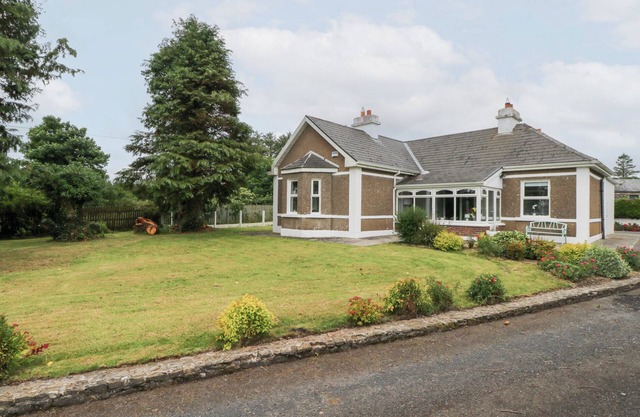 CHURCHFIELD HOUSE, pet friendly in Crossmolina, County Mayo