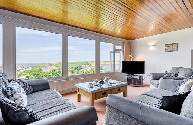 Chy Lymner - Four Bedroom House, Sleeps 6