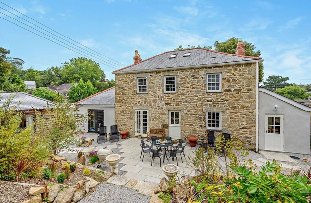 Chyventon - Four Bedroom House, Sleeps 8