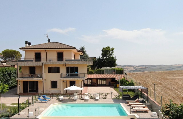 Ciarpella house with private pool for up to 11 people a few km from the sea
