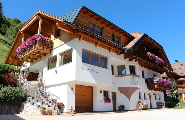 Ciasa Linda, Apartment 1 with a beautiful view of the Dolomites