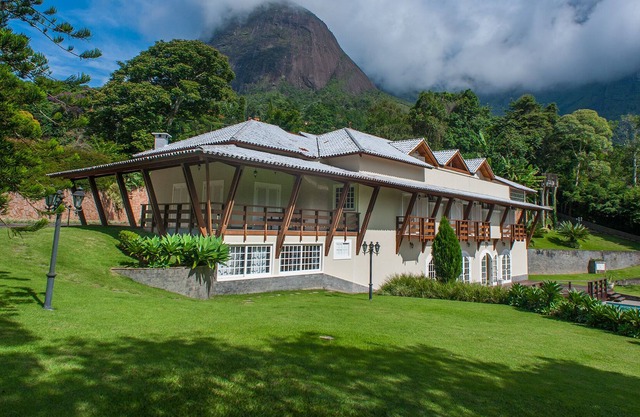 Cinematic mansion. In search of six stars!