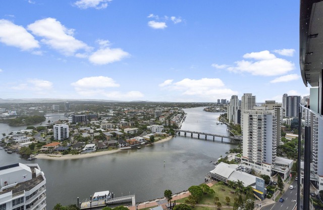 Circle on Cavill – 1 Bed + Study Hinterland View
