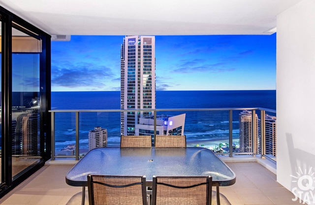 Circle on Cavill - 2 Bedroom Sea View, High Floor