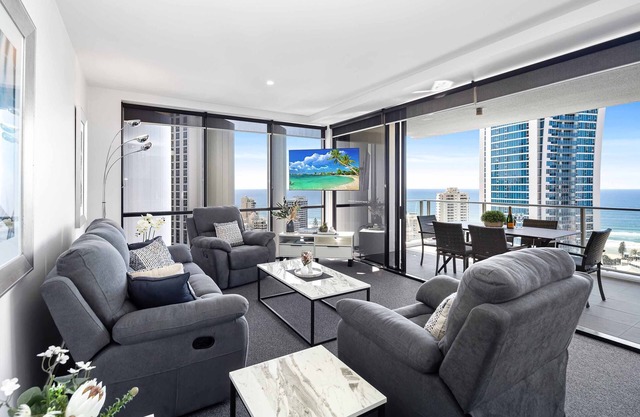 Circle on Cavill Ocean & River Views