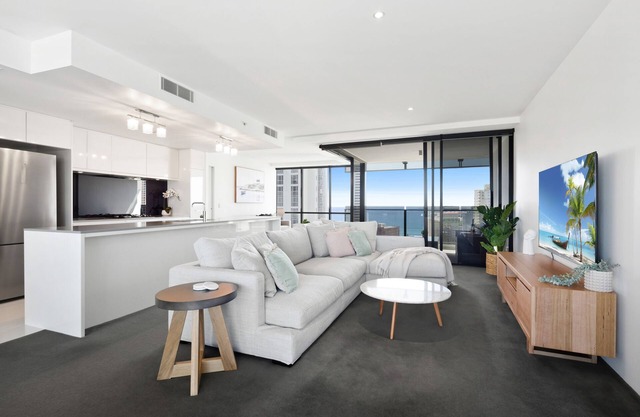 Circle on Cavill Ocean & River Views