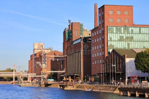 City Apartment Duisburg 1#Netflix &Wlan &Kingsize Bett &Kaffee Maschine & Zentral & 500m Innenhafen & 2 min U Bahn