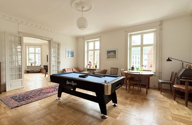 City Apartment in Copenhagen with 4 bedrooms sleeps 8