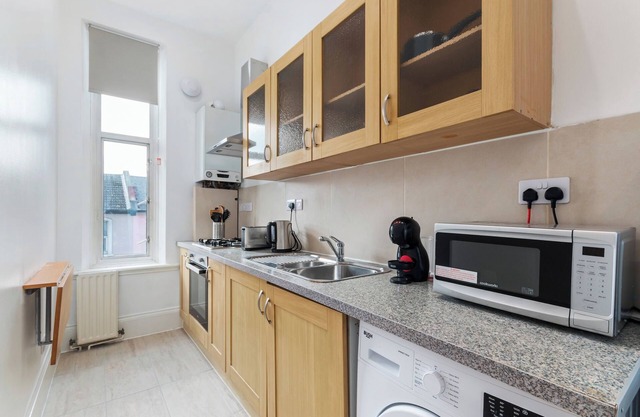 City Apartment - Sleeps 4 & Free Parking