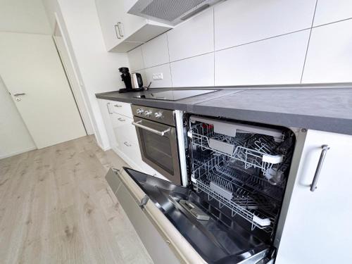 City Apartment with WIFI, Kitchen and 4K TV