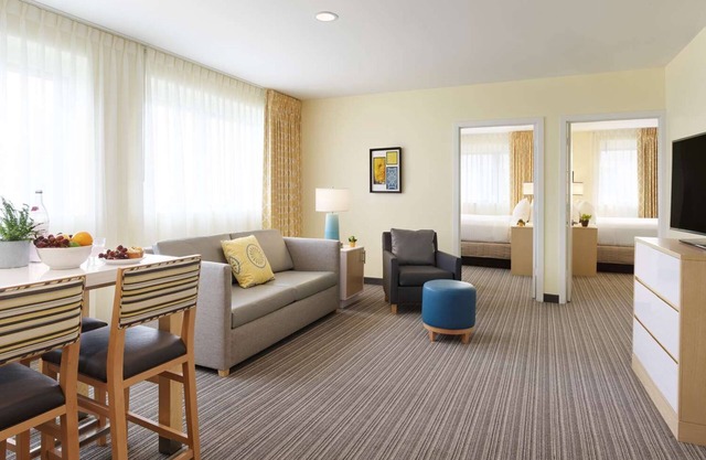 City Break! Spacious Rooms w/Perfect Central Locale near Canal Street