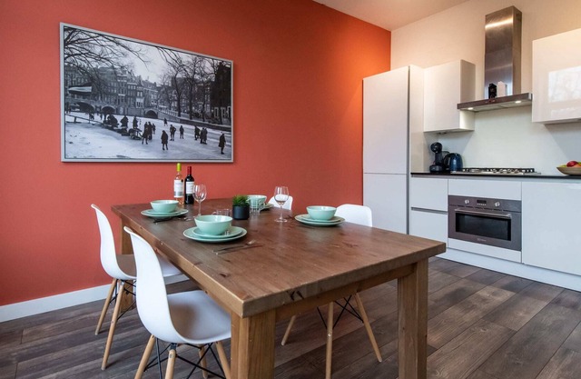 City center apartment for a group of 4 in Amsterdam