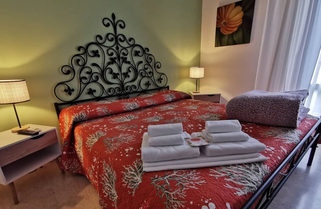 city center apartment 6/7 beds with garage for motorbikes and bicycles
