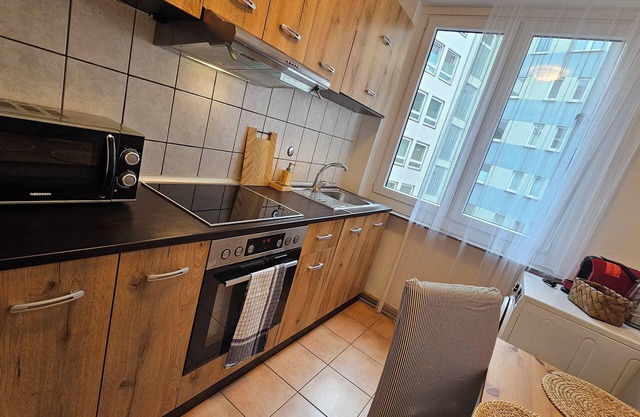 City Center Comfort - Cozy, Fully Equipped 3-Room Apartment Near Main Station