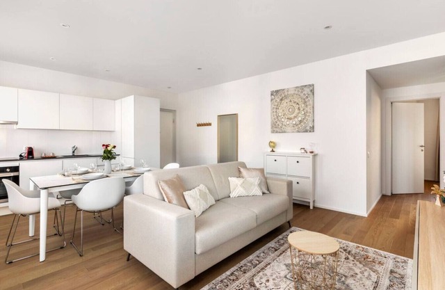 City Center Luxury with AC & Free Parking