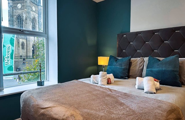 City Centre Spacious Liverpool Flat | Sleeps 6