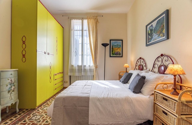 City Centre wide flat up to 7 guests with free private parking