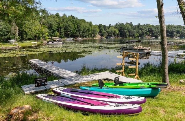 City Detox- Hot Tub, SUPs, Kayaks, Firepit, Chill