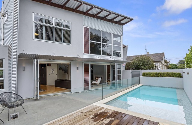City Escape – Hamilton Holiday Home