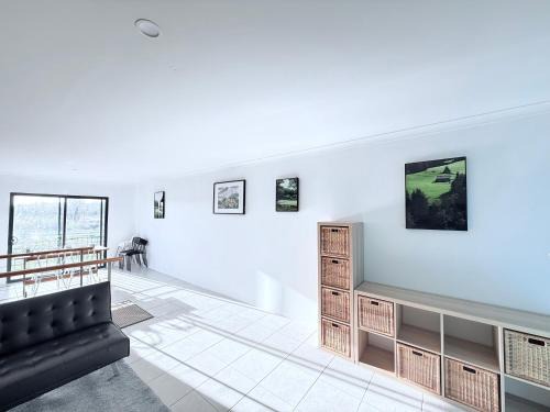 City Explorer Base 3BR&2 Floors&Walk to Mall & Airport Transit