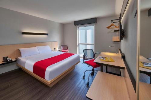 City Express by Marriott La Raza