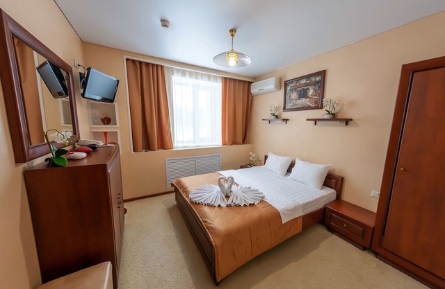 City Hotel 