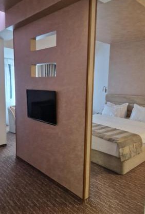 City Hotel