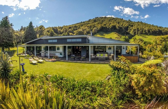 City Lights Boutique Lodge