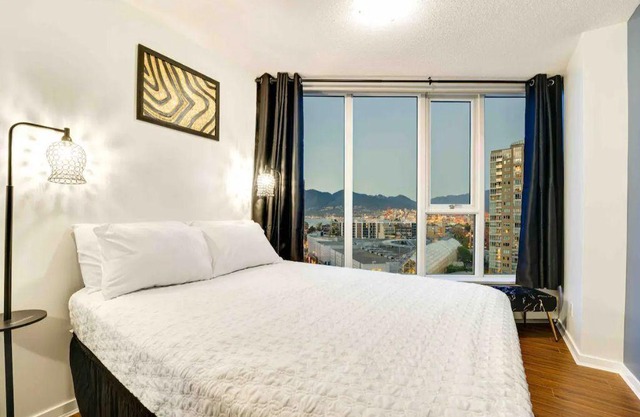 City Outside, Serenity Inside! Walk to Attractions | Parking | Gym| Pool & Sauna