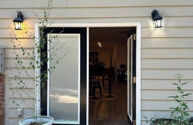 City, Parks & Convenience! Spacious nBasement unit