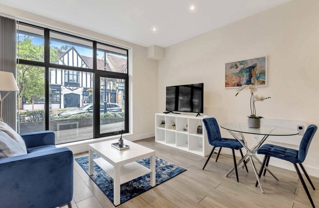 City Service Lets | New London 2Bed With Parking | Long Stays Welcome