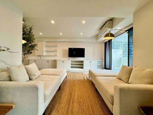 City Skyline Views 2-bed 2-bath, Center of Silom