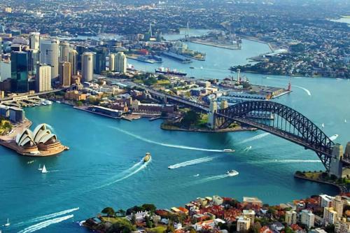 City Stay with Stunning Views Free Parking