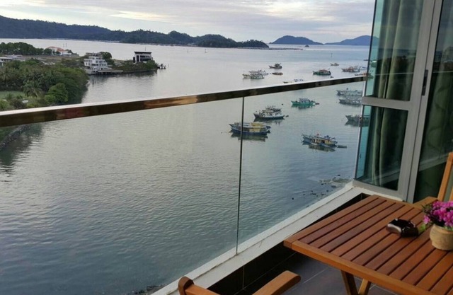 City Sunset Seaview 4 Bedroom Condo