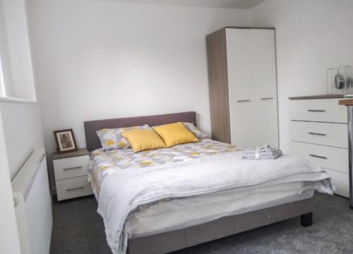 City Vacations Ensuite Rooms & tv