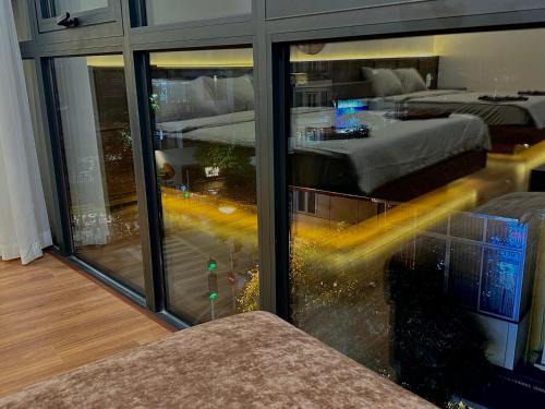 City view 3 bedrooms 5 beds elevator free laundry