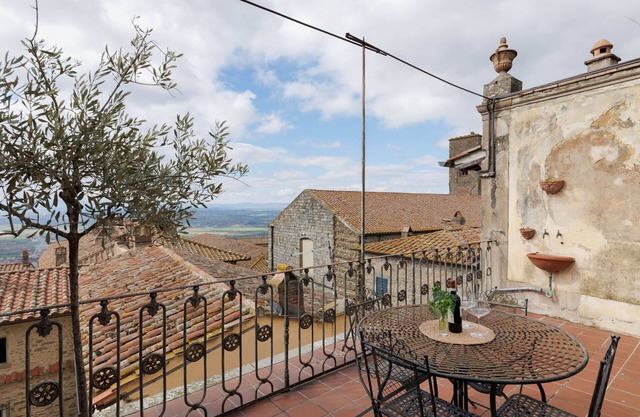 City/Village Apartment in Cortona with 1 bedrooms sleeps 4
