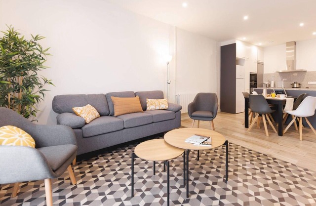 Ciutadans Penthouse - Holiday Apartment in Girona | Bravissimo