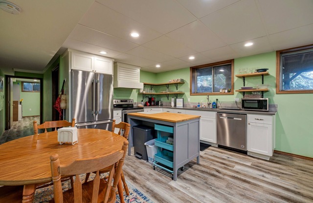 Clackamas Oregon+ charming 3bedrm home+ family friendly