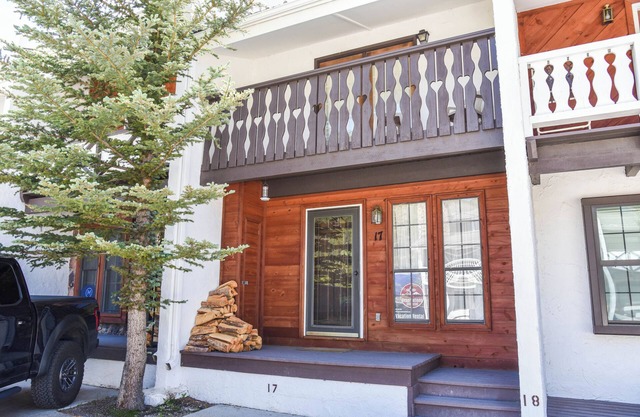 Claim Jumper #17 Townhouse with High Speed Wifi