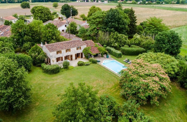 Claire Barn - Three Bedroom Villa, Sleeps 6