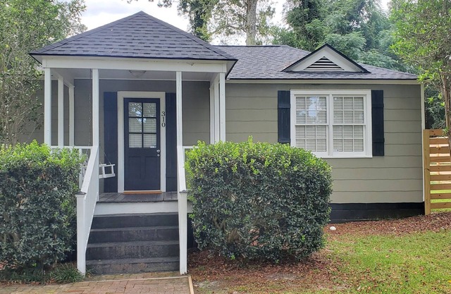 Claire's Cozy Cottage for Four w/Office space