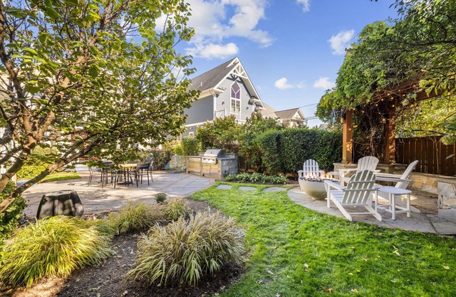Clarendon Retreat, 5-BR Luxurious Urban Estate