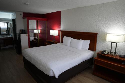 Clarion Hotel Broken Arrow - Tulsa